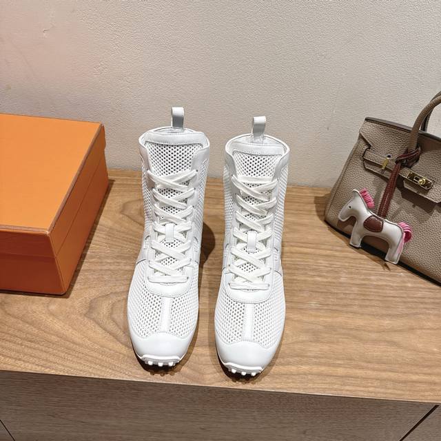 Herme S Ss25New Arrival～ 专柜大热情侣款，H家配货首选鞋履！ 是爱马仕经典款 每一季都会出很多颜色 绝对是最值得买的配货之一 有遇到的男