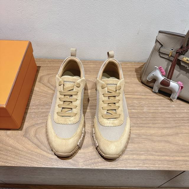 Herme S Ss25New Arrival～ 专柜大热情侣款，H家配货首选鞋履！ 是爱马仕经典款 每一季都会出很多颜色 绝对是最值得买的配货之一 有遇到的男