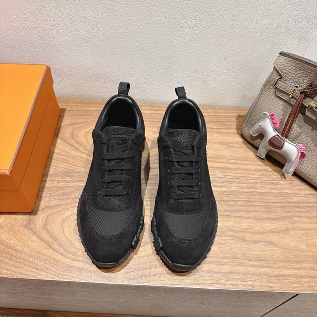 Herme S Ss25New Arrival～ 专柜大热情侣款，H家配货首选鞋履！ 是爱马仕经典款 每一季都会出很多颜色 绝对是最值得买的配货之一 有遇到的男