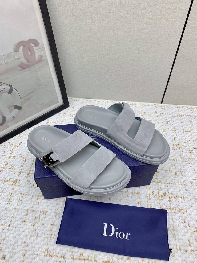 出厂 高版本 Dior迪奥Aqua系列 魔术贴 厚底 拖鞋 凉鞋 沙滩鞋 原版购入开发 做货 这款 Dior Aqua 凉鞋是一款时尚单品，展现 Dior 高订