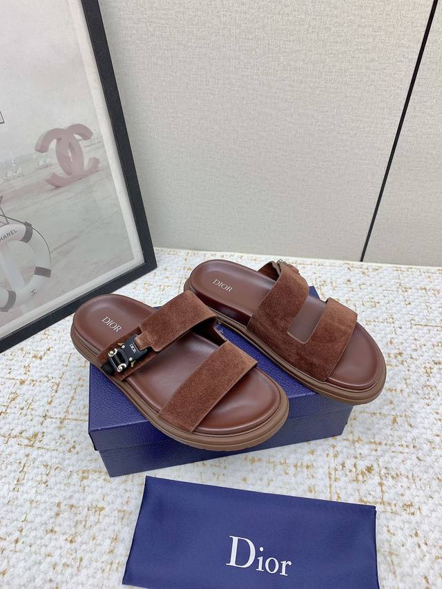 出厂 高版本 Dior迪奥Aqua系列 魔术贴 厚底 拖鞋 凉鞋 沙滩鞋 原版购入开发 做货 这款 Dior Aqua 凉鞋是一款时尚单品，展现 Dior 高订