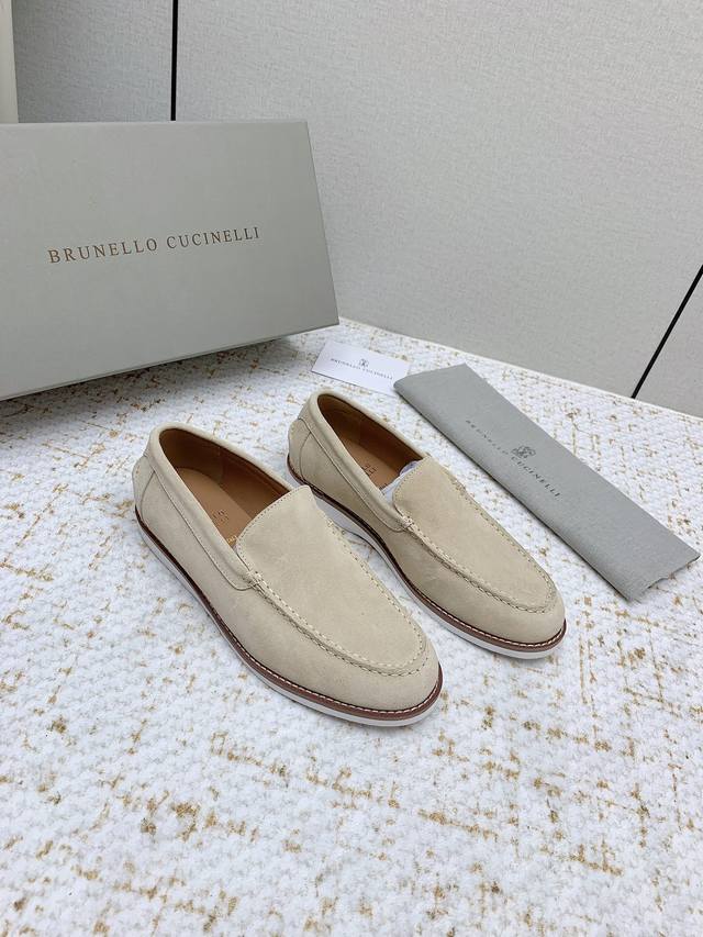 出厂 高版本 Brunello Cucinelli 25Ss 春夏新款 乐福鞋 单鞋 Bc是意大利知名品牌，极简主义风格，纯手工串联珠链配饰！复古又高级！简约又