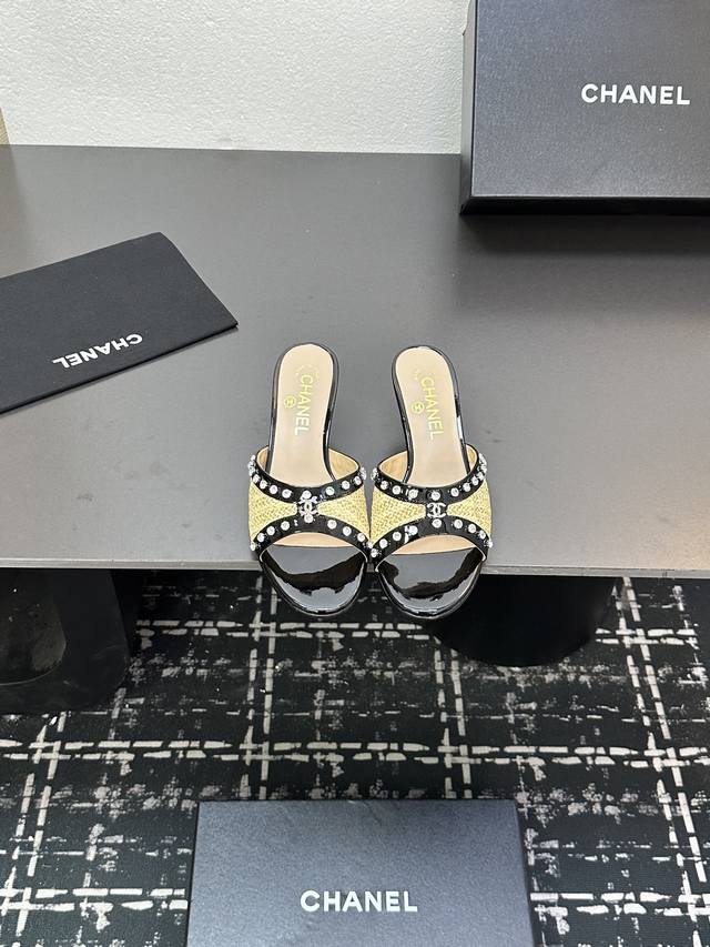 Chanel香奈儿香奶奶新款编织水钻低跟拖鞋 一秒入夏重工极品西欧系列Chael 小香 Bling Bling超闪一字拖 今年Chnel 必入的一款编织拖鞋 小
