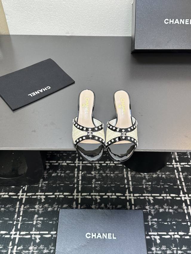 Chanel香奈儿香奶奶新款编织水钻低跟拖鞋 一秒入夏重工极品西欧系列Chael 小香 Bling Bling超闪一字拖 今年Chnel 必入的一款编织拖鞋 小
