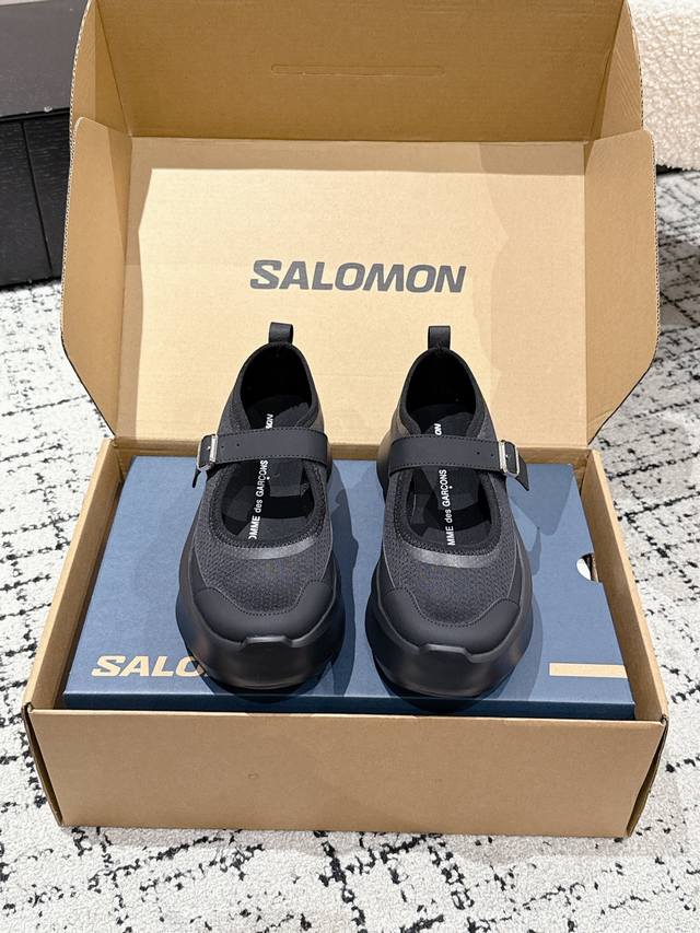 顶级版本 Cdg X Salomon 萨洛蒙 联名款 25 Xt-6 系列 玛丽珍 厚底休闲运动鞋 延续品牌设计基因 融合简约的设计和实用的技术性 依旧是黑白简