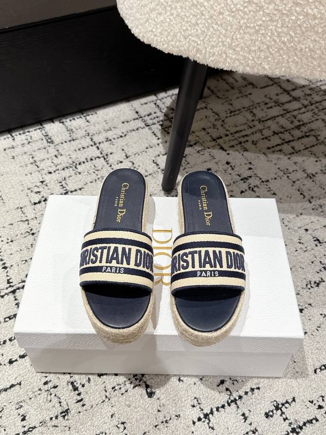 代购级 Dior迪奥 25 Dway 织物 刺绣徽标露趾 7Cm 厚底 一字带 拖鞋 Cd字母Logo立体刺绣厚底圆头露趾拖鞋 原版开发市面顶级版本，脚感柔软细