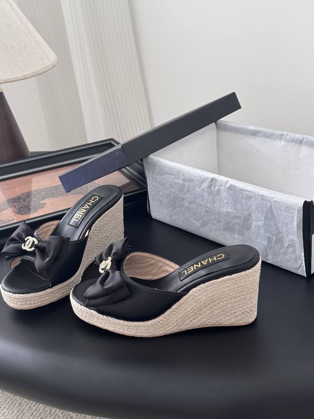 Chanel 25P新款防水台拖鞋 牛皮鞋面 内里羊皮 原版大底 Size:35-39 其他码数定做