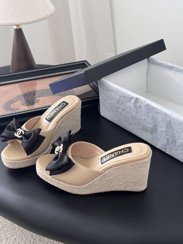 Chanel 25P新款防水台拖鞋 牛皮鞋面 内里羊皮 原版大底 Size:35-39 其他码数定做