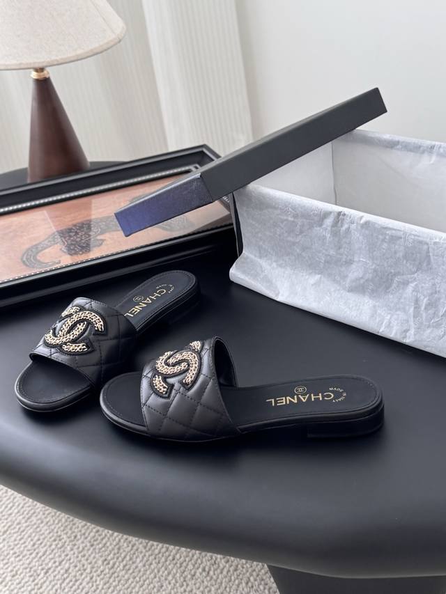 Chanel 25C春夏新款全系列链条拖鞋 全系列首发 专柜有的我都有！ 高版本高品质 鞋面牛皮 原版面料 内里羊皮 原版大底 Size:35-39 其他码数定