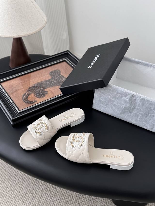 Chanel 25C春夏新款全系列链条拖鞋 全系列首发 专柜有的我都有！ 高版本高品质 鞋面牛皮 原版面料 内里羊皮 原版大底 Size:35-39 其他码数定