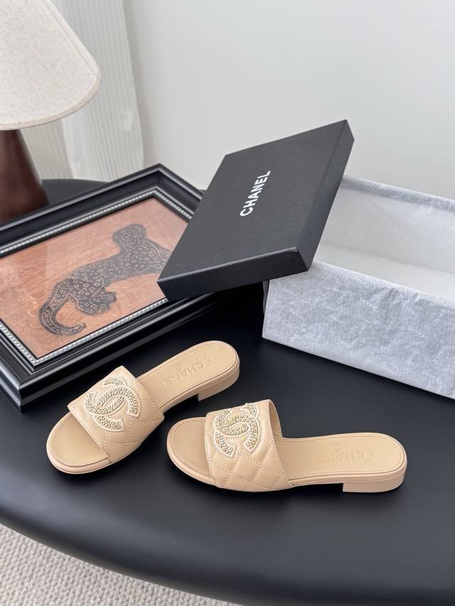 Chanel 25C春夏新款全系列链条拖鞋 全系列首发 专柜有的我都有！ 高版本高品质 鞋面牛皮 原版面料 内里羊皮 原版大底 Size:35-39 其他码数定