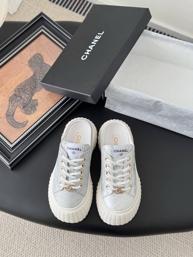 Chanel 25C新款运动休闲鞋 百搭小白鞋 款式搭配不会出错 撞色搭配活力满满啊 侧面压印Logo 上脚很秀气 鞋面原版定制材料 原版大底 Size:35-