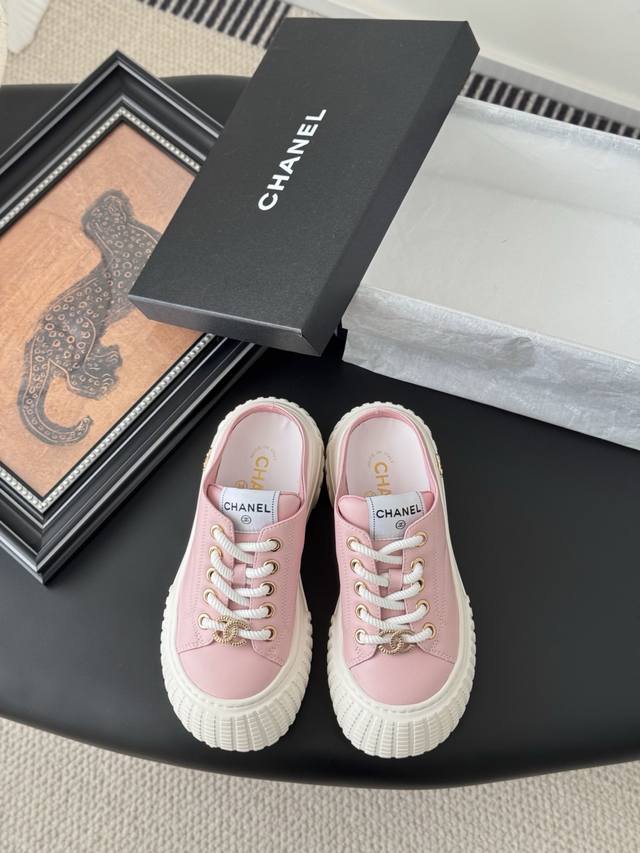 Chanel 25C新款运动休闲鞋 百搭小白鞋 款式搭配不会出错 撞色搭配活力满满啊 侧面压印Logo 上脚很秀气 鞋面原版定制材料 原版大底 Size:35-