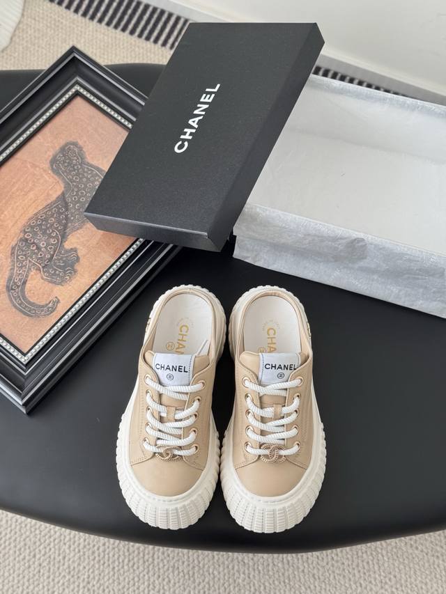 Chanel 25C新款运动休闲鞋 百搭小白鞋 款式搭配不会出错 撞色搭配活力满满啊 侧面压印Logo 上脚很秀气 鞋面原版定制材料 原版大底 Size:35-