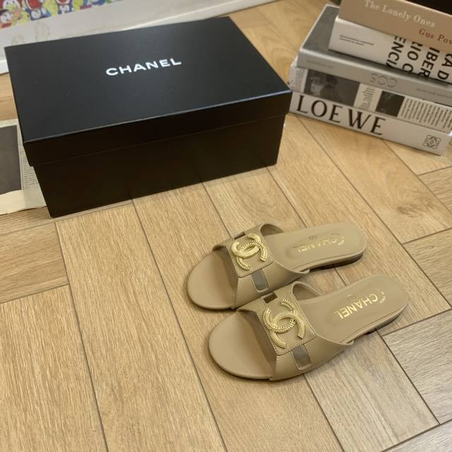 Chane* ｜小香25P春夏新品 双C钻Logo拖鞋 鞋面采用原版定制皮料 内里垫脚均为丝绸羊皮 意大利进口真皮大底 Size：35-39 40 41定制