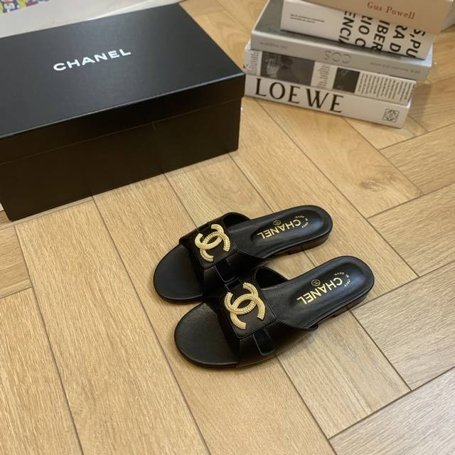 Chane* ｜小香25P春夏新品 双C钻Logo拖鞋 鞋面采用原版定制皮料 内里垫脚均为丝绸羊皮 意大利进口真皮大底 Size：35-39 40 41定制