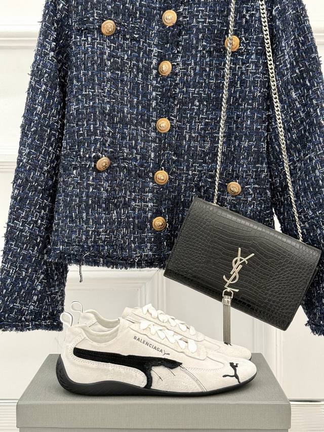 厂价 Balenciaga X 彪马联名情侣款德训鞋 时尚是一场永不停歇的对话 而Balenciaga与彪马的联名 无疑是其中最震撼的一次跨界对谈 当先锋时尚与