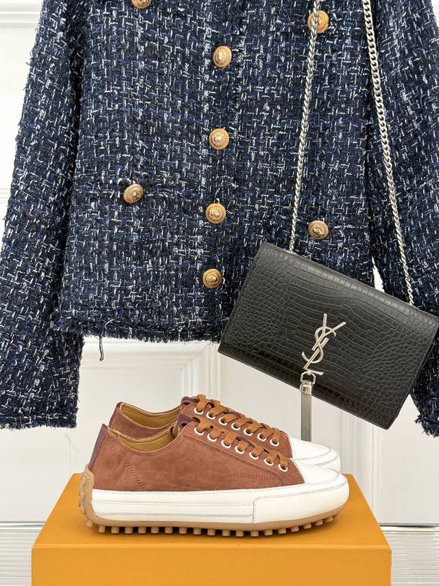 厂价 Tod's 25Wf新品豆豆小白鞋 在春天这个充满诗意与浪漫的季节 当我第一次看到这双鞋就爱惨了 就被它简约而不失格调的设计所吸引。 纯净的白色鞋面 宛如