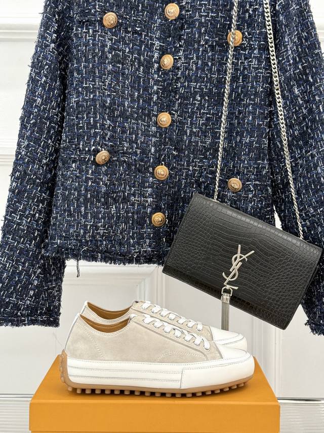 厂价 Tod's 25Wf新品豆豆小白鞋 在春天这个充满诗意与浪漫的季节 当我第一次看到这双鞋就爱惨了 就被它简约而不失格调的设计所吸引。 纯净的白色鞋面 宛如