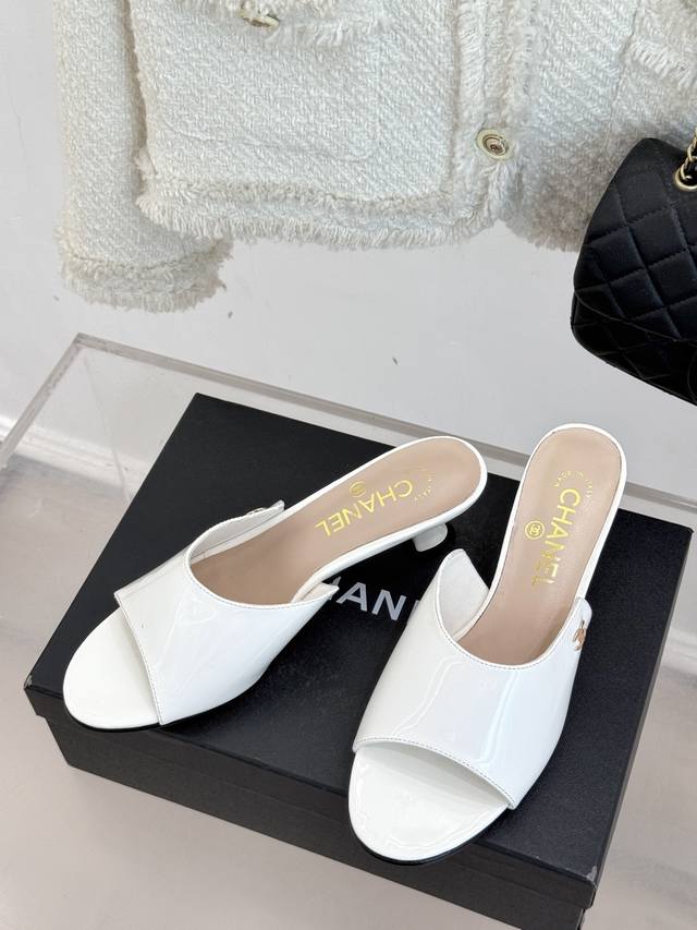 厂价 Chane* ｜小香25P春夏新品 双C猫跟拖鞋 鞋面采用原版定制皮料 内里垫脚均为丝绸羊皮 意大利进口牛皮大底 Size：35-39 40 41定制