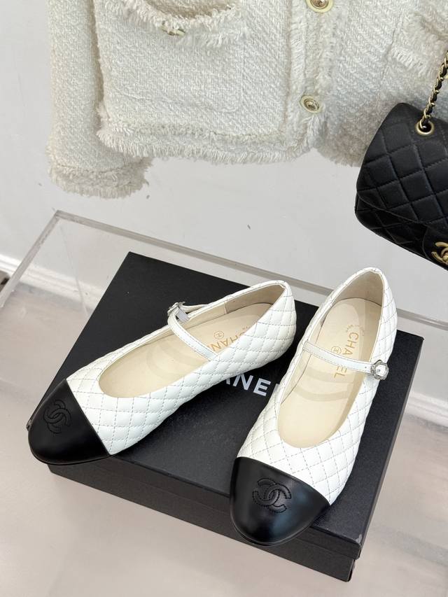 厂价 Chane* ｜小香25A春夏新品 菱格拼色平底玛丽珍鞋 优雅永不过时 简直美到犯规！ 经典菱格纹搭配拼色设计 时髦又复古 轻松拿捏法式慵懒氛围。 小圆头