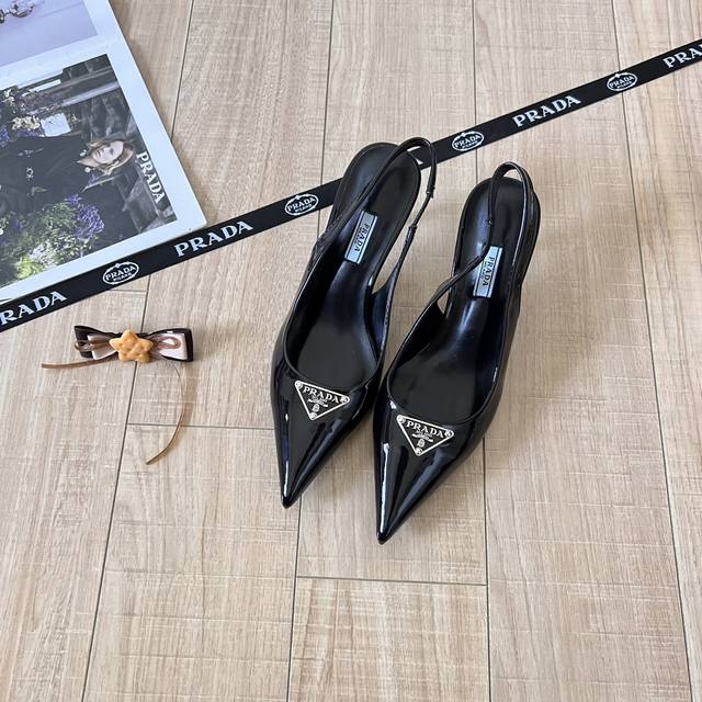 橙子出厂价P Prada 普拉达 2025新款 漆皮尖头高跟凉鞋 高跟鞋 跟高：8Cm 码数：34-42
