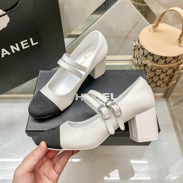 出厂： 粗跟 Chanel 香奈儿 顶级专柜 新款限定 官网上新 独家首发 Chanel-香奈儿 双带珍珠扣玛丽珍 单鞋 休闲鞋 Chanel美鞋 小红书新款