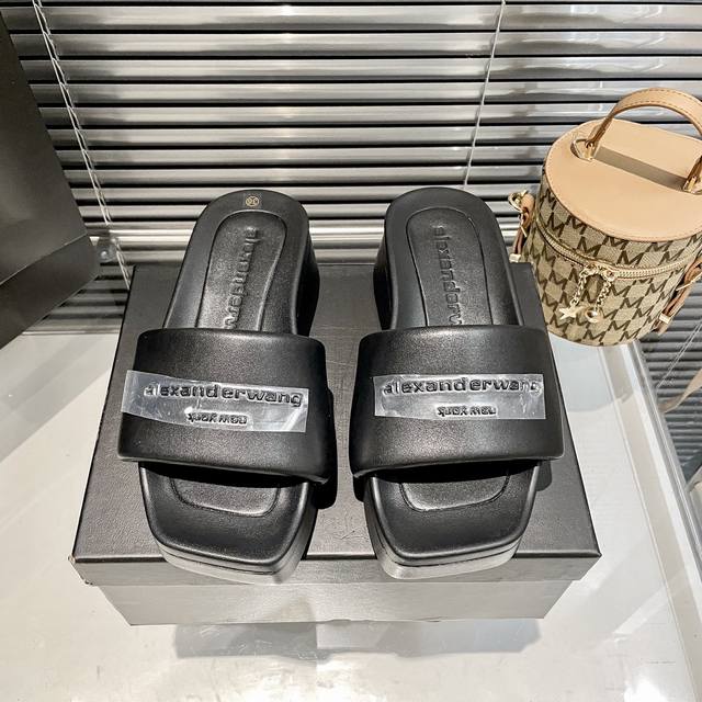橙子出厂价P Alexander Wang 亚力山大 王 夏季新款 大王松糕厚底拖鞋 防水台增高凉拖 颜色：黑色、牛仔蓝 底厚：6Cm 码数：34-41