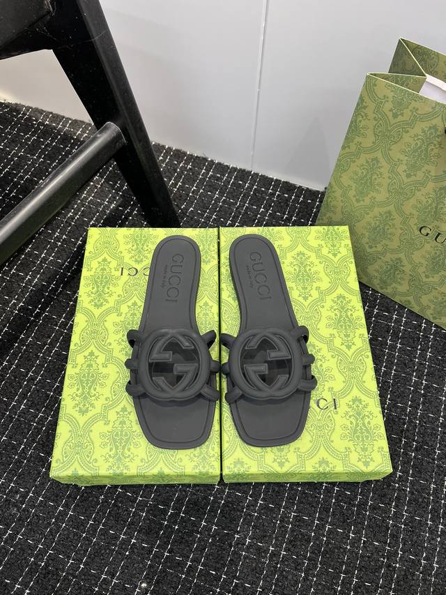 橙子出厂价P Gucci 古驰春夏新款 沙滩果冻鞋 镂空拖鞋 凉拖 原版开模经典双G鞋面 原版开模橡胶注塑一体成型 双层组合大底。 码数：35-42