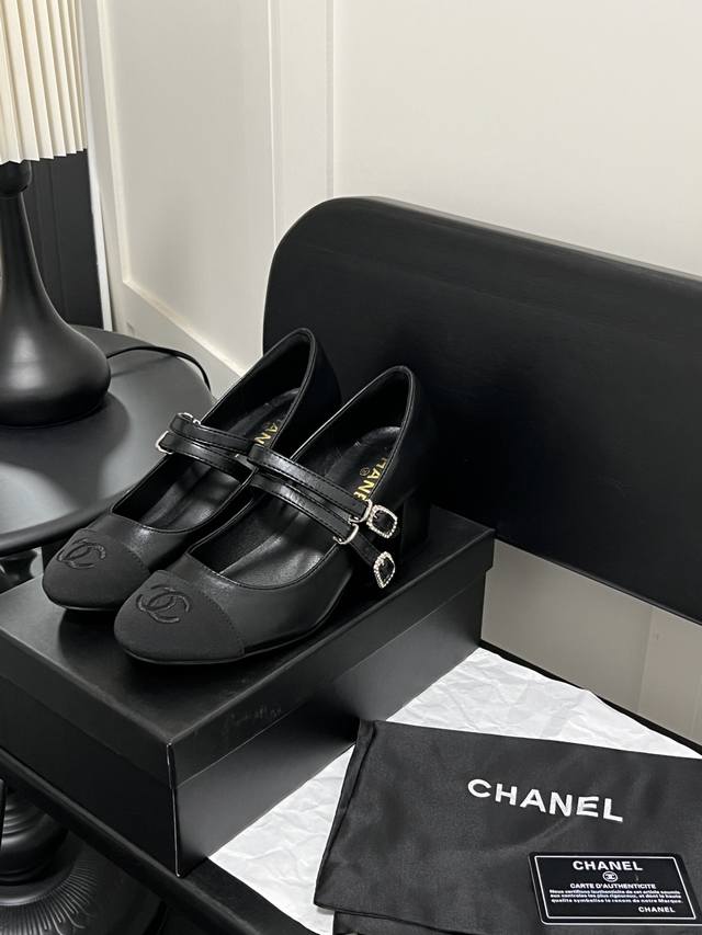 橙子出厂价P Chanel 香奈儿春夏新款 双带玛丽珍鞋 粗跟单鞋 优雅永不过时，减龄又有点俏皮的方头，相信每个女孩都会为之心动！ 跟高：6Cm 码数：35-4
