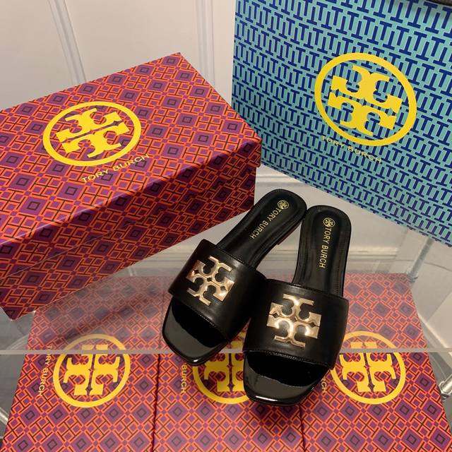 橙子出厂价P Tory Burch 夏季新款 Tb方头平底拖鞋 休闲凉拖 貌美又好穿Tb人字拖鞋来啦！天气越来越有夏天的味道了，选一双通勤又让人易接受的它，将是