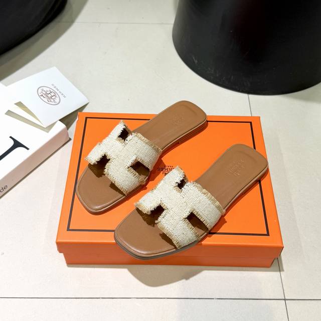 橙子出厂价P Hermes 爱马仕 夏季经典Oran流苏H拖 平底拖鞋 旅游度假沙滩凉拖 新配色# 万年经典拖 ，独家定制染色织提花棉面料 ，白色与原色编织而成