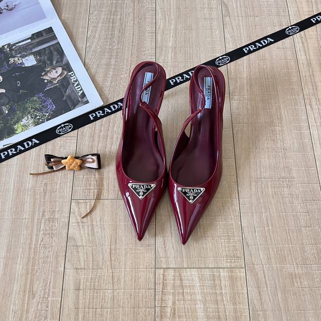 出厂： Prada 普拉达 顶级专柜 新款限定 官网同步 独家首发 普拉达 Prada 24初夏-银标尖头高跟 Prada凉鞋 Prada高跟 小红书推荐 明星