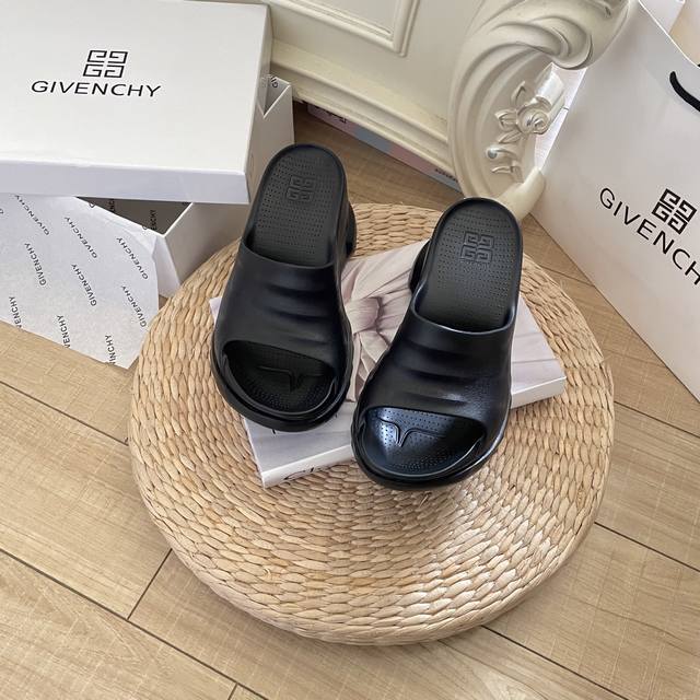 出厂： Givenchy 纪梵希 2025顶级专柜 新款限定 官网首发 独家上新 纪梵希棉花糖拖 厚底拖 坡跟拖 纪梵希 纪梵希厚底 坡跟拖鞋天花板 显瘦增高