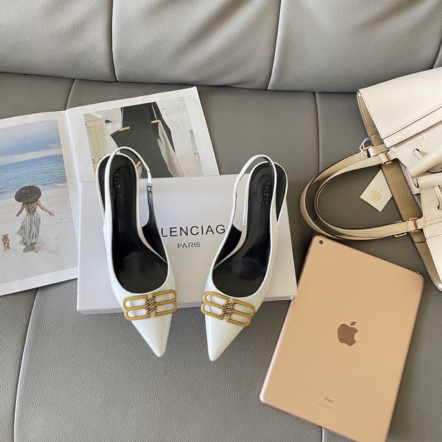出厂： Balenciaga 巴黎世家 2025顶级专柜 走秀新款 官网上新 全球首发 巴黎世家 25初夏 Bb扣高跟单鞋 巴黎世家美鞋 欧美潮鞋 时装走秀款