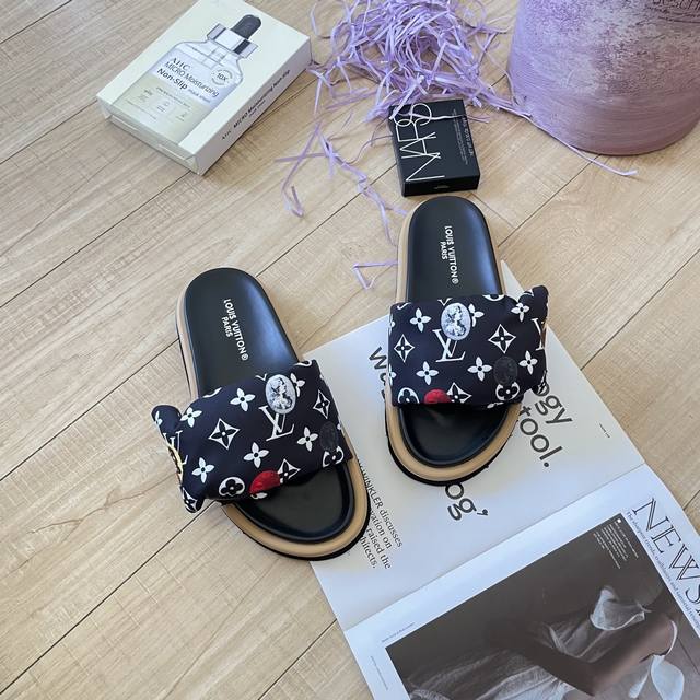 认准此版本： Louis Vuitton 路易威登2025顶级专柜 官网上新 全球首发 Lv 路易威登 25S魔术贴厚底拖鞋 Lv拖鞋 潮鞋 Lv 欧洲代购版本