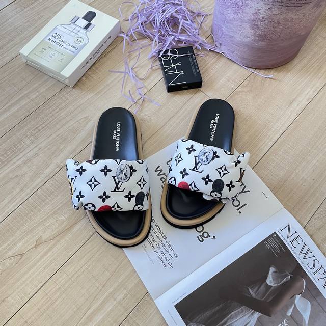 认准此版本： Louis Vuitton 路易威登2025顶级专柜 官网上新 全球首发 Lv 路易威登 25S魔术贴厚底拖鞋 Lv拖鞋 潮鞋 Lv 欧洲代购版本