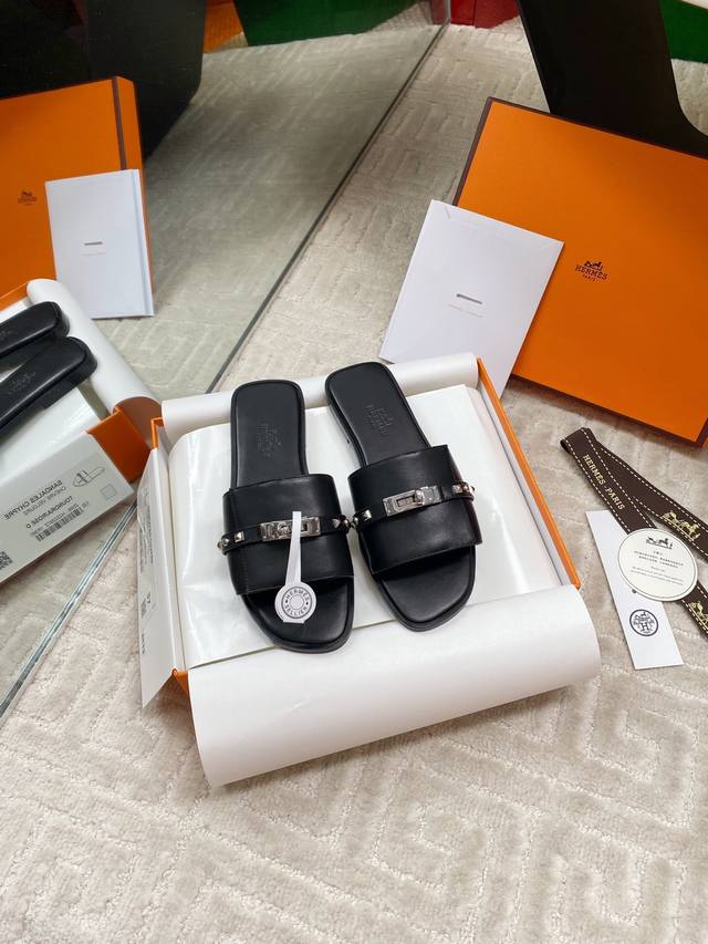 橙子出厂价P Hermes 爱马仕Giulia凉鞋系列 时尚又百搭 超级舒服 每个细节都做到极致 独家开模纯钢Kelly扣 Size：35~40