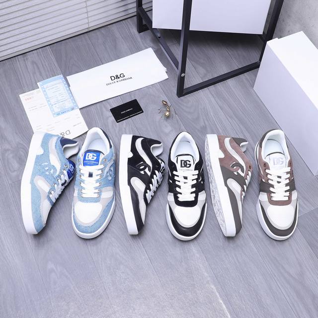 商品商标：Dg 杜嘉班纳 情侣款休闲男鞋 正码码数: 35-46 商品材料：精选牛皮拼接牛仔透气网面 牛皮鞋垫 原版大底
