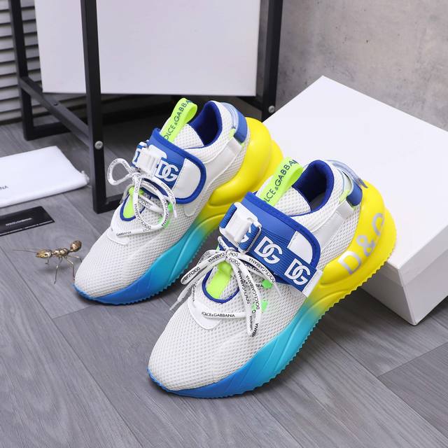 商品商标：Dg 杜嘉班纳 情侣款休闲鞋 正码码数: 35-46 商品材料：精选飞织透气网面 网内里 牛皮鞋垫 原版大底