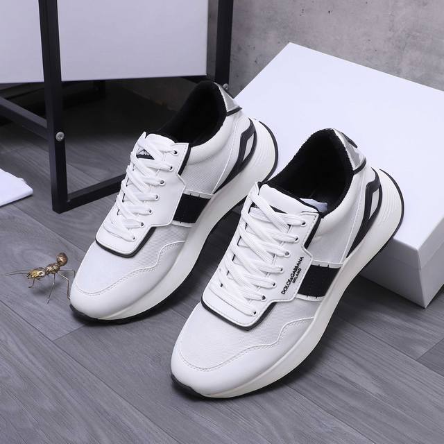 商品商标：Dg 杜嘉班纳 休闲男鞋 正码码数: 38-46 商品材料：精选牛皮拼接透气网鞋面 短绒内里 牛皮鞋垫 原版大底