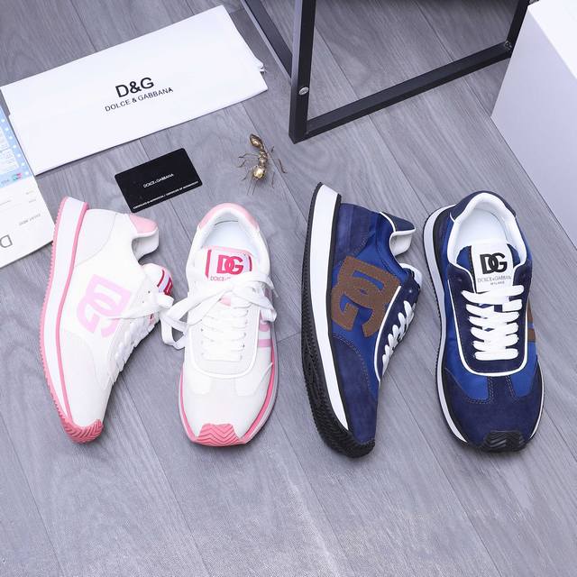 商品商标：Dg 杜嘉班纳 情侣款休闲男鞋 正码码数: 35-46 商品材料：精选牛皮拼接透气布面 皮内里 牛皮鞋垫 原版大底