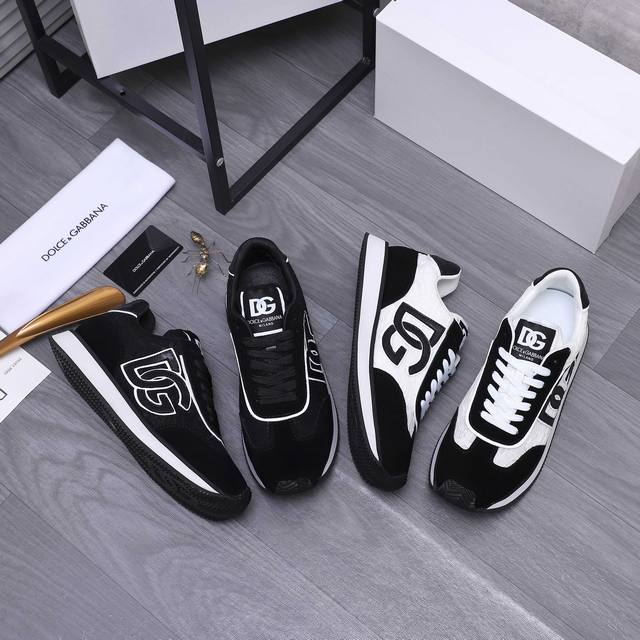 商品商标：Dg 杜嘉班纳 情侣款休闲鞋 正码码数: 35-46 45.46定做不退换 商品材料：精选磨砂牛皮拼接透气织花鞋面 网内里 牛皮鞋垫 原版大底