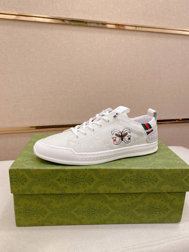 工厂p价 古奇Gucci 官网最新款休闲时尚男鞋，爆款版型简洁大气，潮男专属.独有的官网最新品牌元素元素古奇原版装饰，时尚又大方，面料原版牛皮羊皮内里，官网指定
