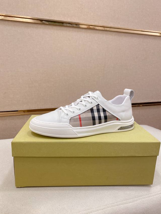 工厂p价 同步Burberry 巴宝莉 顶级代购同步发售正码数：38-44意大利进口头层牛皮配布料。全进口羊皮内里，鞋底：原厂特供原版底，独家活动成型底超级舒适