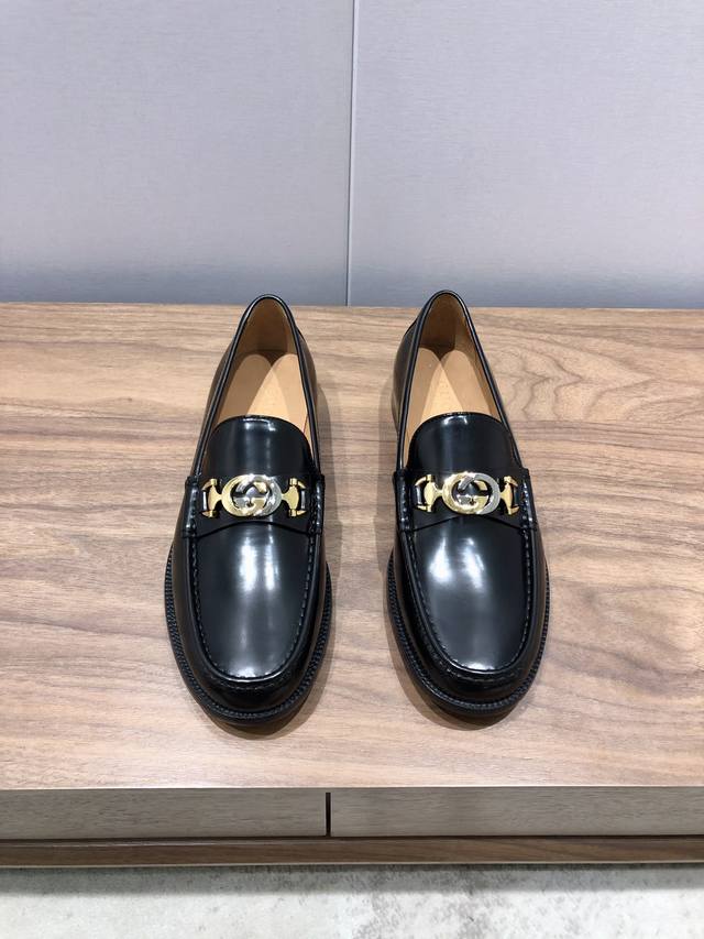 gucci男士新款精品皮鞋，鞋面进口牛皮，水染牛皮内里，真皮大底，标准码38-44，现货