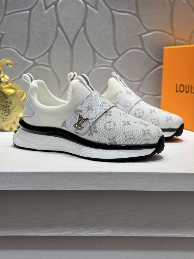 loui* Vuitto* 顶级原单 路易威登 潮流时尚不失低调男士休闲鞋，鞋面Lv牛皮，舒适透气，网布内里，原版橡胶大底，二色可选~型男必备。 Size：38