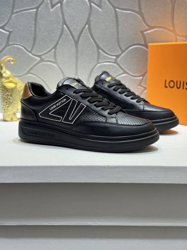 loui* Vuitto* 顶级原单 Lv 路易威登 专柜新款男士休闲系列！全球限量款鞋面采用牛皮搭配羊皮内里原版橡胶大底，更轻便，防滑。时尚主打潮流，百搭爆款