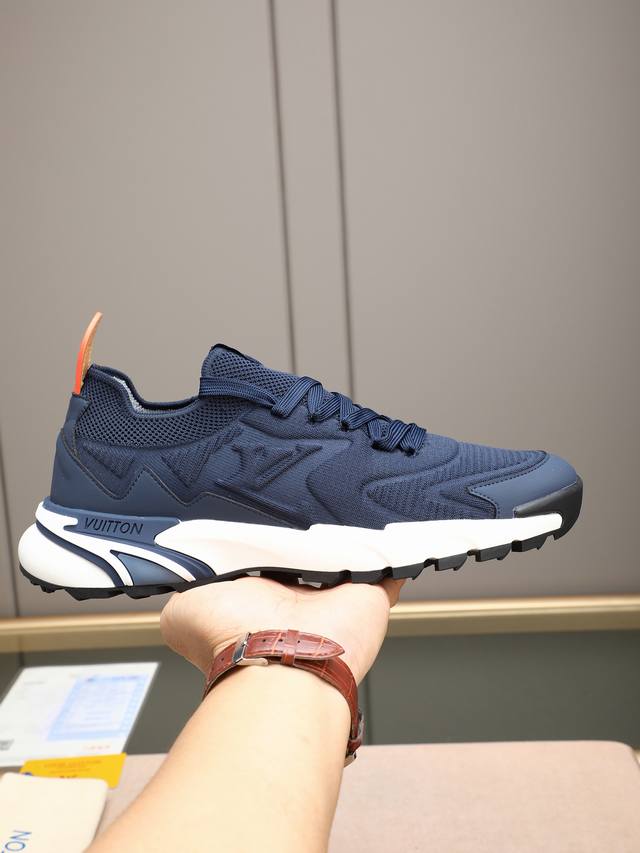 p Lv路易威登 L家驴牌Runner Tatic系列 厚底 休闲 运动鞋 跑鞋 原版购入开发 做货 本款 Lv Runner Tatic 运动鞋融合飞织面料材