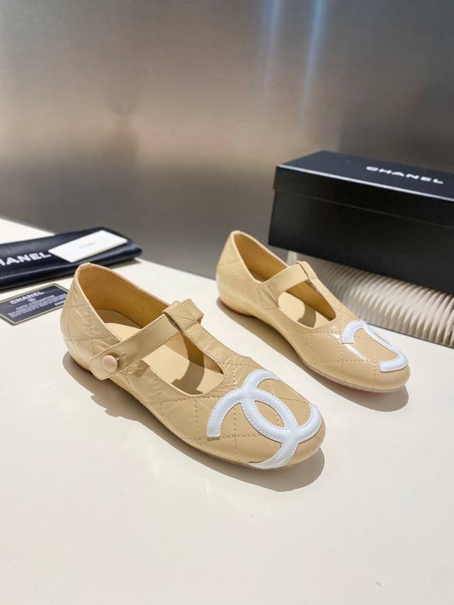 工厂p价 女装女鞋 运动原单 Chanel中古款康鹏系列芭蕾舞鞋复古款大双C，所见即所得，上脚超美。 舒适感同样无敌，裸脚，搭配袜子都好穿，尤其适合春夏， 独家